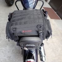 もう直ぐ夏休みですね！お出掛けの計画は決まりましたか？ROYAL ENFIELD METEOR350に付いてるシートバック、これ良いかも！