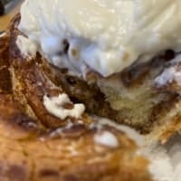 スターバックスでシナモンロールを食べるとセダムさん