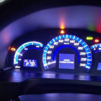 ハイブリッドのレンターカーで本社へ