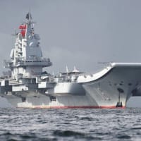 中共海軍空母2隻　日本周辺での詳細航路を防衛省が公表