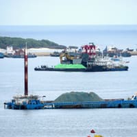 ７月１１日の辺野古側埋め立て工区と大浦湾の様子