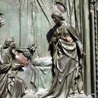 心ふるえる風景　イタリア編㊺　ミラノ大聖堂の正面に残る　聖書と戦争の意外な遭遇