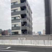 7年前に竣工した共同住宅を名古屋高速から見る