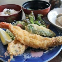 山口県秋穂にある「うすい山荘」 は、創業53年の歴史を持つ、瀬戸 内で育った新鮮な車えびを使った料 理が楽しめる老舗です。