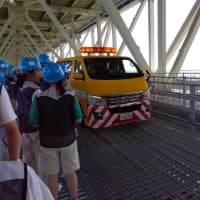 明石海峡大橋のてっぺんへ