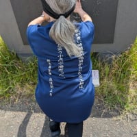 林芙美子の碑に献花