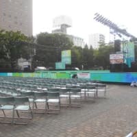 札幌では、今、「第３４回YOSAKOIソーラン祭り」が開催されています。演舞時間の前ですが、カラオケの後、様子を見に大通公園に行った見ました。