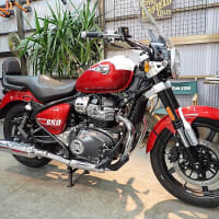 明るい色合いが眩し過ぎる！とても可愛らしいROYAL ENFIELD SUPER METEOR650 Tourer が入荷しました！