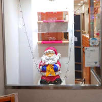 横浜 大口通商店街 糸川メガネで、クリスマス仕様に模様替えしました
