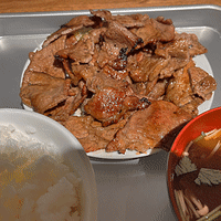 人気「肉料理 まつざか」の肉大盛り定食の更に肉大盛り！