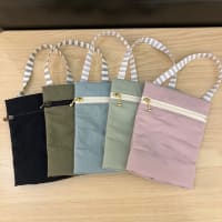保冷バッグとポーチ入荷