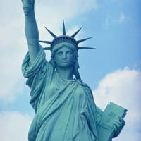 タッカー・カールソン氏がアメリカの不法移民について語った内容がSNSで話題に「今アメリカには6000万人もの不法滞在者がいる」と明言したんです…‼️