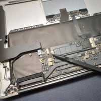 MacBook Air 2015 分解 マザーボード入換