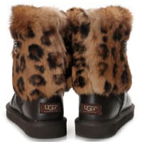 UGG 5825 ブーツ ダイアモンド ダークを紹介します