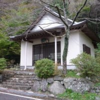 ふるさとの　龍爪山に　神宿る