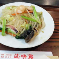 錦糸町の東北四川中華の料理店「辣香坊」で刀削麺と焼きビーフンを楽しんだ。