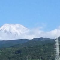 富士山に雪が積もっていた。初冠雪らしい。