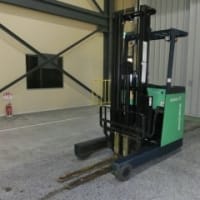 xe nâng điện đứng lái