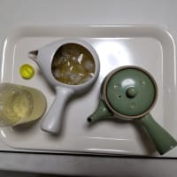 ペットボトルに冷たいお茶を