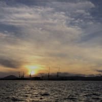 函館港、秋の “夕陽”．．．
