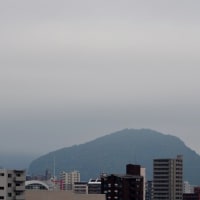 2025.06.28(土)AM07:02の藻岩山・平和祈念塔・三角山・円山