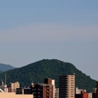2025.06.25(水)AM06:39の藻岩山・平和祈念塔・手稲山・三角山・円山