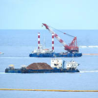 ７月４日の辺野古側埋め立て工区と大浦湾の様子／新ゲートからの資材搬入は無し