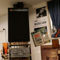 長野市権堂のジャズカフェ「MUSICIAN」で、チキンカレーとパウンドケーキの夕食。