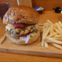 横浜弘明寺で肉汁滴るハンバーガーどうでしょう