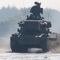 【防衛情報】防衛装備庁技術シンポジウム,レールガン開発状況と車両搭載高出力レーザー実証装置と射程5kmのレーザー装置研究試作