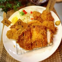 海は荒れ荒れ…夕飯は