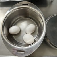 ゆで卵は→三つ作ります