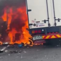 首都高速　戸田で追突・炎上事故。3名焼死！