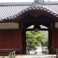 金剛力士像が迎えてくれる！護国寺！不老門を潜ると大仏も六地蔵もいるよ！