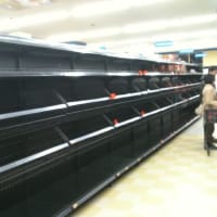 コンビニ、スーパーで食料が売ってない・・・