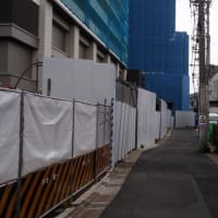 ビルの底辺に