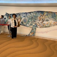 ホテルニューアカオのエントランスのクジラ