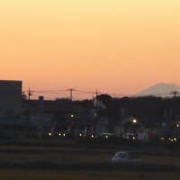 冬空の虹と夕焼け富士