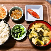 家で朝ごはん（ごはんは高知県産仁井田米ひのひかり、辛子明太子、なめ茸、切り干し大根、小松菜とわかめと卵のみそ汁、京菜漬）（2025年7月3日）