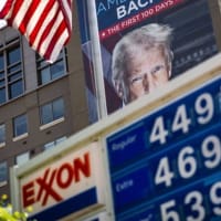 米経済への責任、今はバイデン氏よりトランプ氏に　有権者調査
