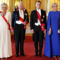 マクロン大統領夫妻、英国公式訪問