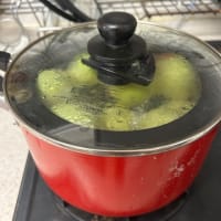 ひょうたんを茹でる。