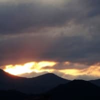 2025.06.16(月)AM07:17の藻岩山・平和祈念塔・手稲山・三角山・円山