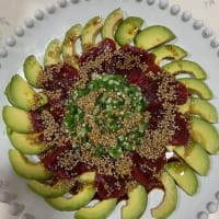まぐろとアボカドのゴマ風味サラダ