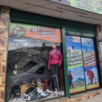 カヤンベの登山用品店