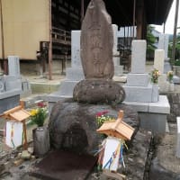 当地のお盆は7月、「お墓参り」済ませました。