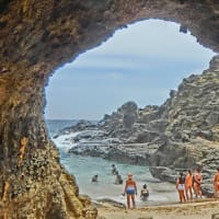 オアフ島・南海岸・ココ・クレーター近くの「ハロナ・ビーチ・コーブ」より