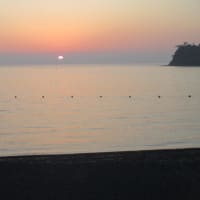 富戸海岸は日の出前に通過、川奈のいるか浜で日の出に遭遇でした