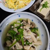 うちのごはん　　冷蔵庫の中にあるもんで(^.^)　シメジとピーマン炒め　マカロニサラダ