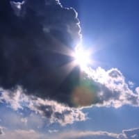 目に紫外線が当たると病気を引き起こす